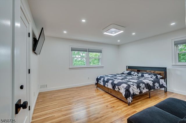40 Longview Dr, Green Brook Twp., NJ 08812