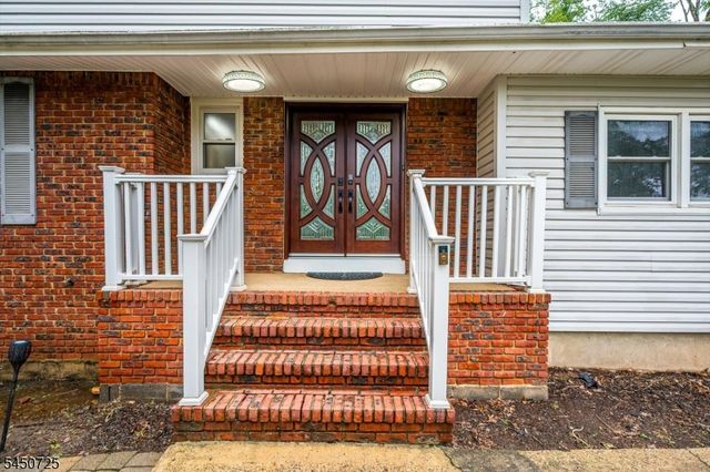 40 Longview Dr, Green Brook Twp., NJ 08812