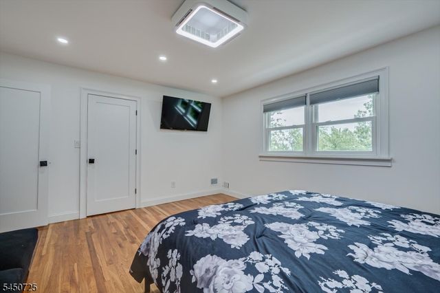 40 Longview Dr, Green Brook Twp., NJ 08812