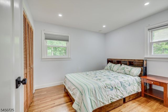 40 Longview Dr, Green Brook Twp., NJ 08812