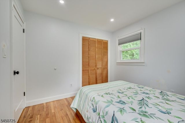 40 Longview Dr, Green Brook Twp., NJ 08812