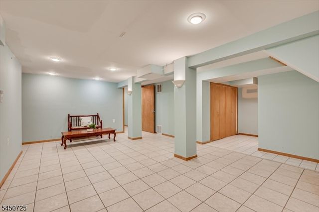 40 Longview Dr, Green Brook Twp., NJ 08812