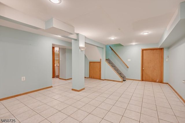 40 Longview Dr, Green Brook Twp., NJ 08812