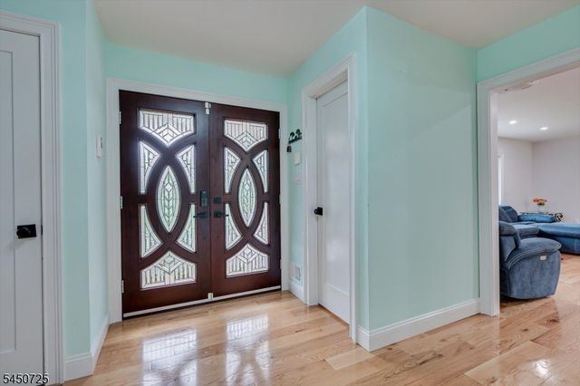 40 Longview Dr, Green Brook Twp., NJ 08812