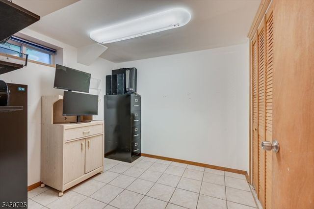 40 Longview Dr, Green Brook Twp., NJ 08812