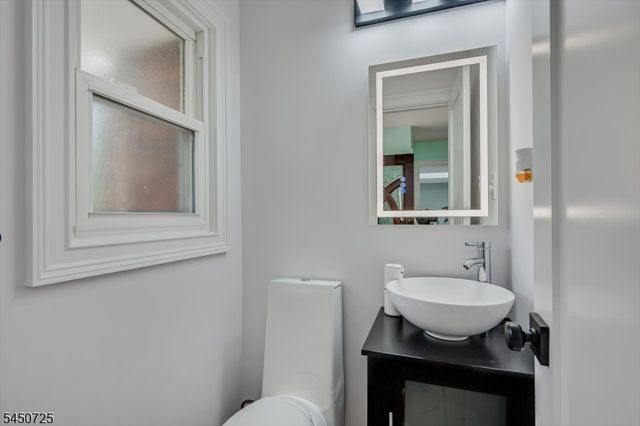 40 Longview Dr, Green Brook Twp., NJ 08812