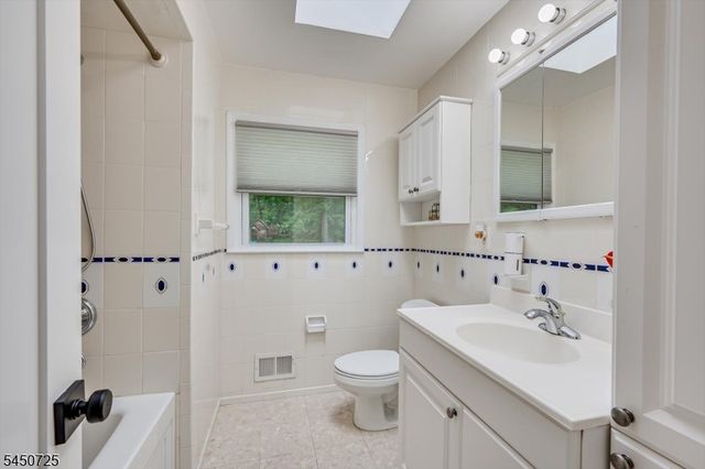 40 Longview Dr, Green Brook Twp., NJ 08812