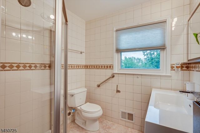 40 Longview Dr, Green Brook Twp., NJ 08812