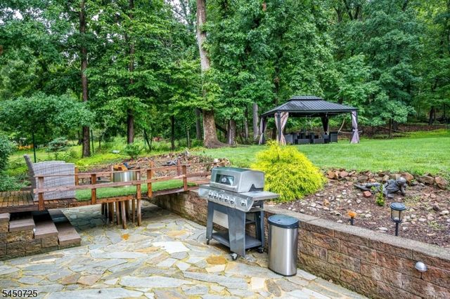 40 Longview Dr, Green Brook Twp., NJ 08812