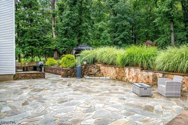 40 Longview Dr, Green Brook Twp., NJ 08812