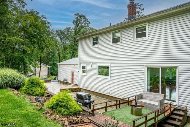 40 Longview Dr, Green Brook Twp., NJ 08812