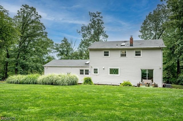 40 Longview Dr, Green Brook Twp., NJ 08812