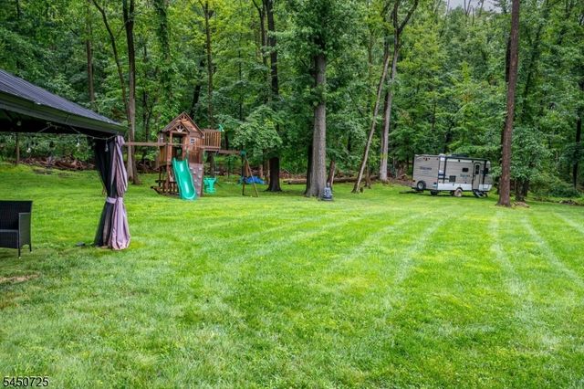 40 Longview Dr, Green Brook Twp., NJ 08812