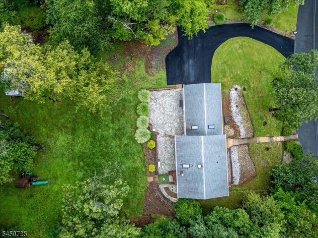 40 Longview Dr, Green Brook Twp., NJ 08812