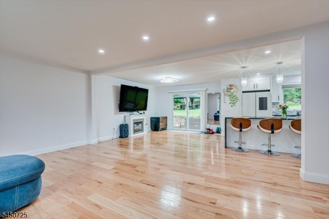 40 Longview Dr, Green Brook Twp., NJ 08812