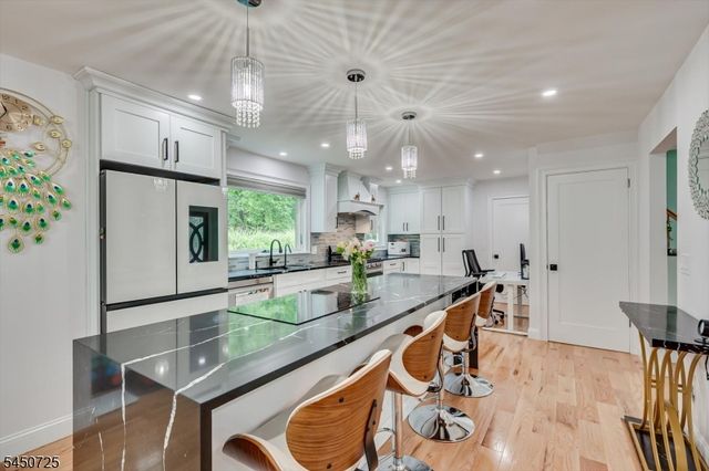 40 Longview Dr, Green Brook Twp., NJ 08812