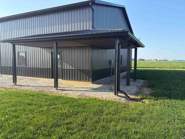 175 N 725 east Crossroads, Monticello, IN 47960