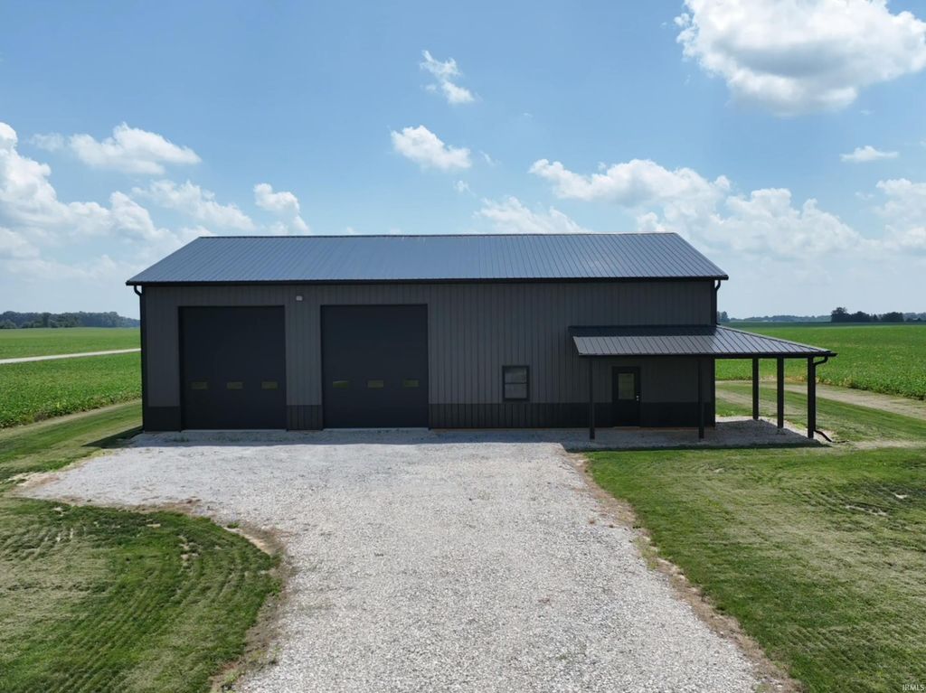 175 N 725 east Crossroads, Monticello, IN 47960