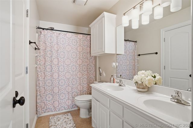 11918 S 92nd East Avenue, Bixby, OK 74008