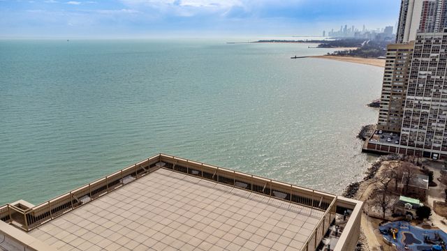 6301 N Sheridan Road 11D, Chicago, IL 60660