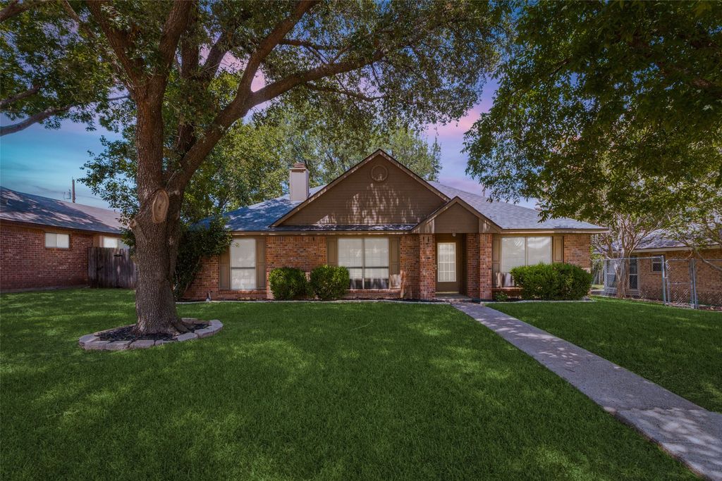 7701 Seascape Drive, Rowlett, TX 75088