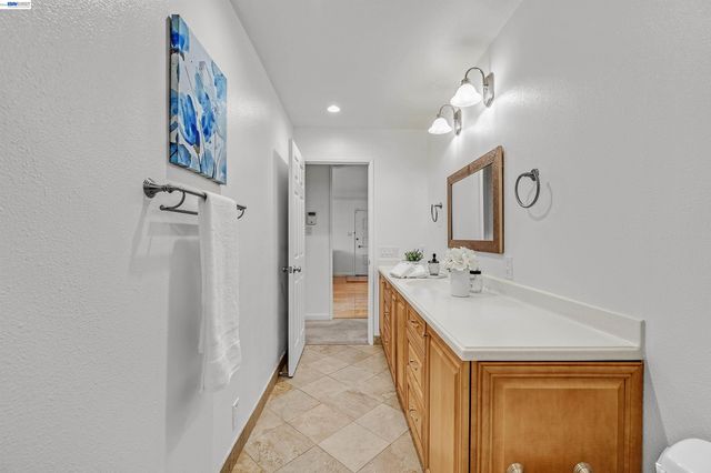 1120 Hollywood Ave 1, Oakland, CA 94602