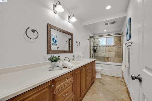1120 Hollywood Ave 1, Oakland, CA 94602