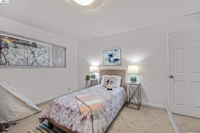 1120 Hollywood Ave 1, Oakland, CA 94602