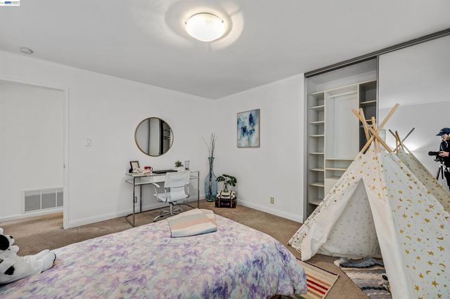 1120 Hollywood Ave 1, Oakland, CA 94602