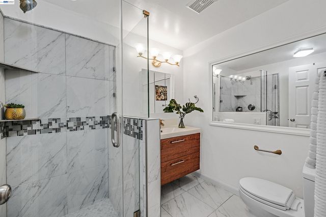 1120 Hollywood Ave 1, Oakland, CA 94602