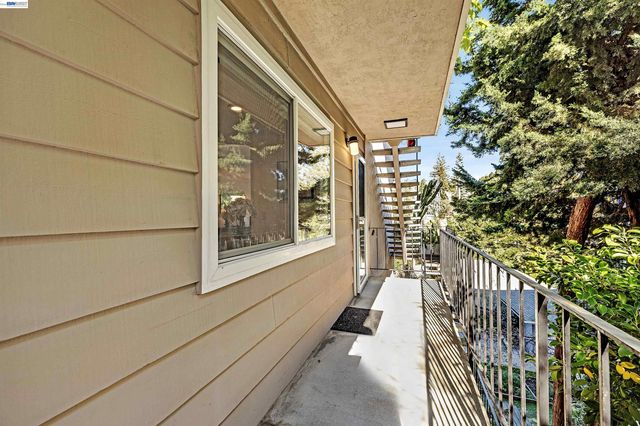 1120 Hollywood Ave 1, Oakland, CA 94602
