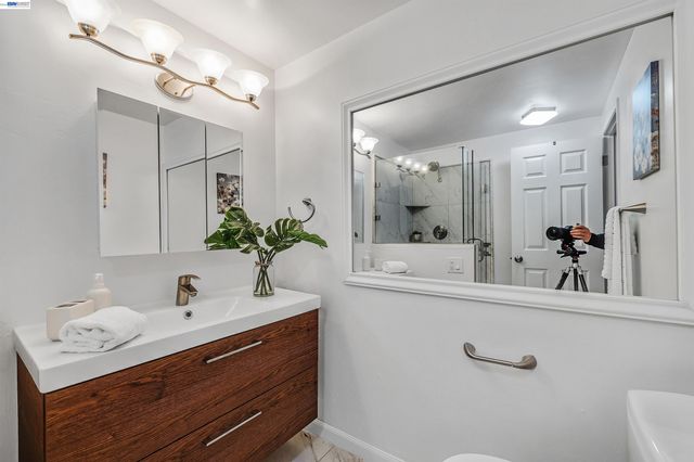1120 Hollywood Ave 1, Oakland, CA 94602