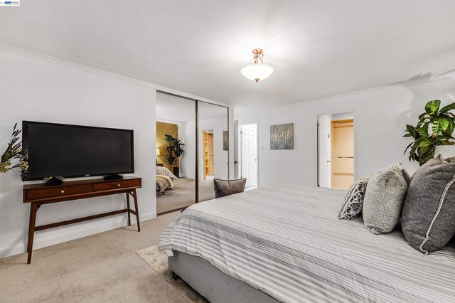 1120 Hollywood Ave 1, Oakland, CA 94602