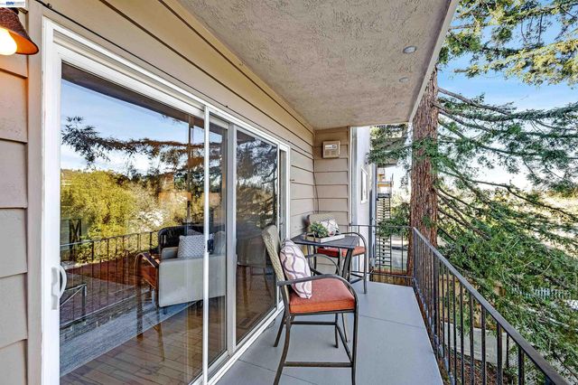 1120 Hollywood Ave 1, Oakland, CA 94602