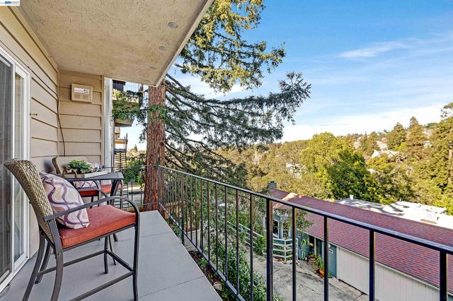1120 Hollywood Ave 1, Oakland, CA 94602