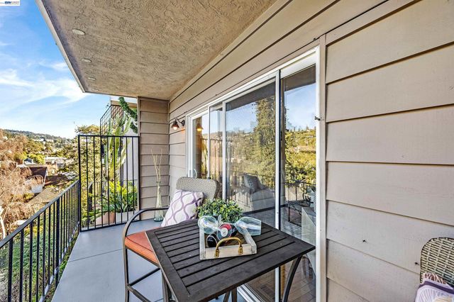 1120 Hollywood Ave 1, Oakland, CA 94602