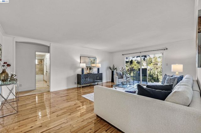 1120 Hollywood Ave 1, Oakland, CA 94602