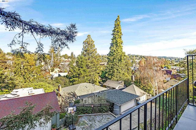 1120 Hollywood Ave 1, Oakland, CA 94602