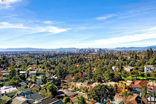1120 Hollywood Ave 1, Oakland, CA 94602
