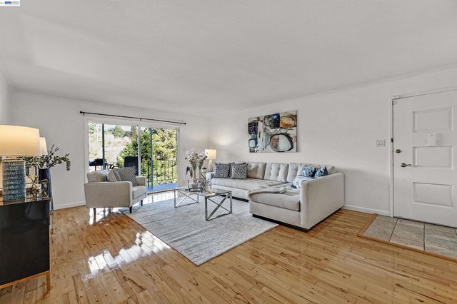 1120 Hollywood Ave 1, Oakland, CA 94602