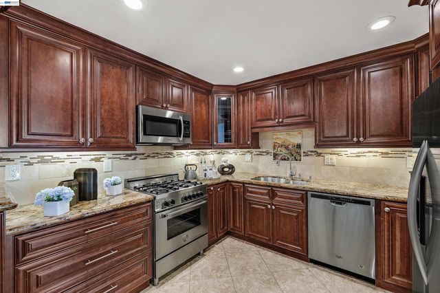 1120 Hollywood Ave 1, Oakland, CA 94602