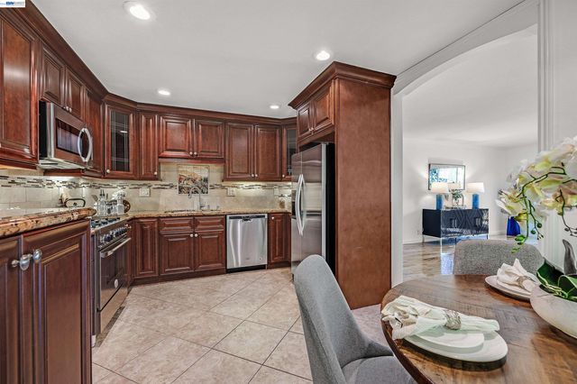 1120 Hollywood Ave 1, Oakland, CA 94602
