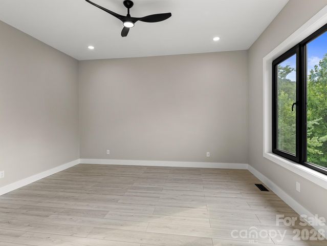 4 Tremorra Trail, Leicester, NC 28748