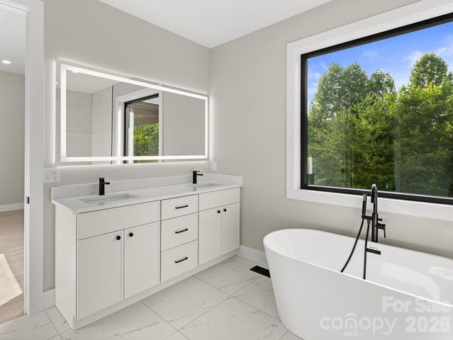 4 Tremorra Trail, Leicester, NC 28748