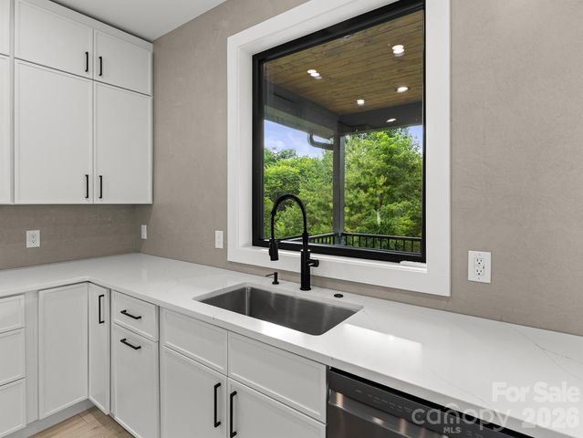 4 Tremorra Trail, Leicester, NC 28748