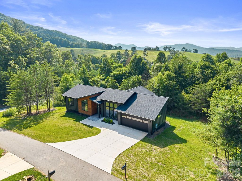 4 Tremorra Trail, Leicester, NC 28748