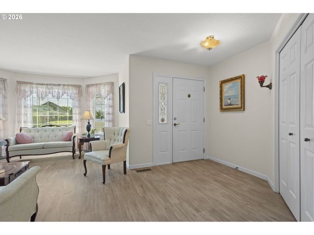 1820 N LAURELWOOD Loop, Canby, OR 97013