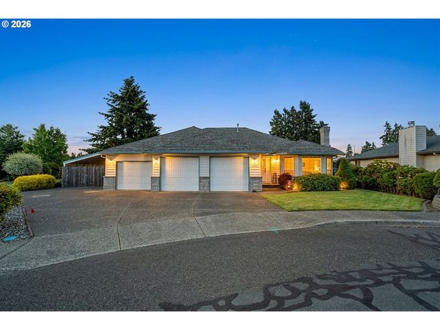 1820 N LAURELWOOD Loop, Canby, OR 97013