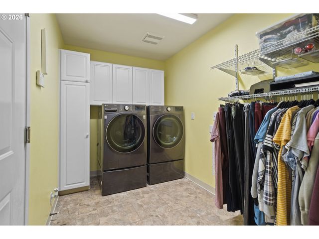 1820 N LAURELWOOD Loop, Canby, OR 97013