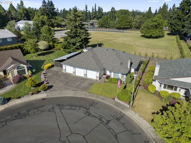 1820 N LAURELWOOD Loop, Canby, OR 97013